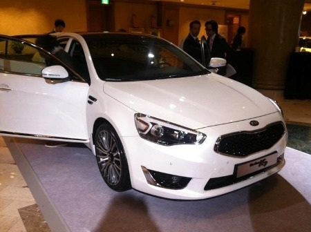 Xe Kia K7/Cadenza có chút thay đổi - 4 Nhật Minh